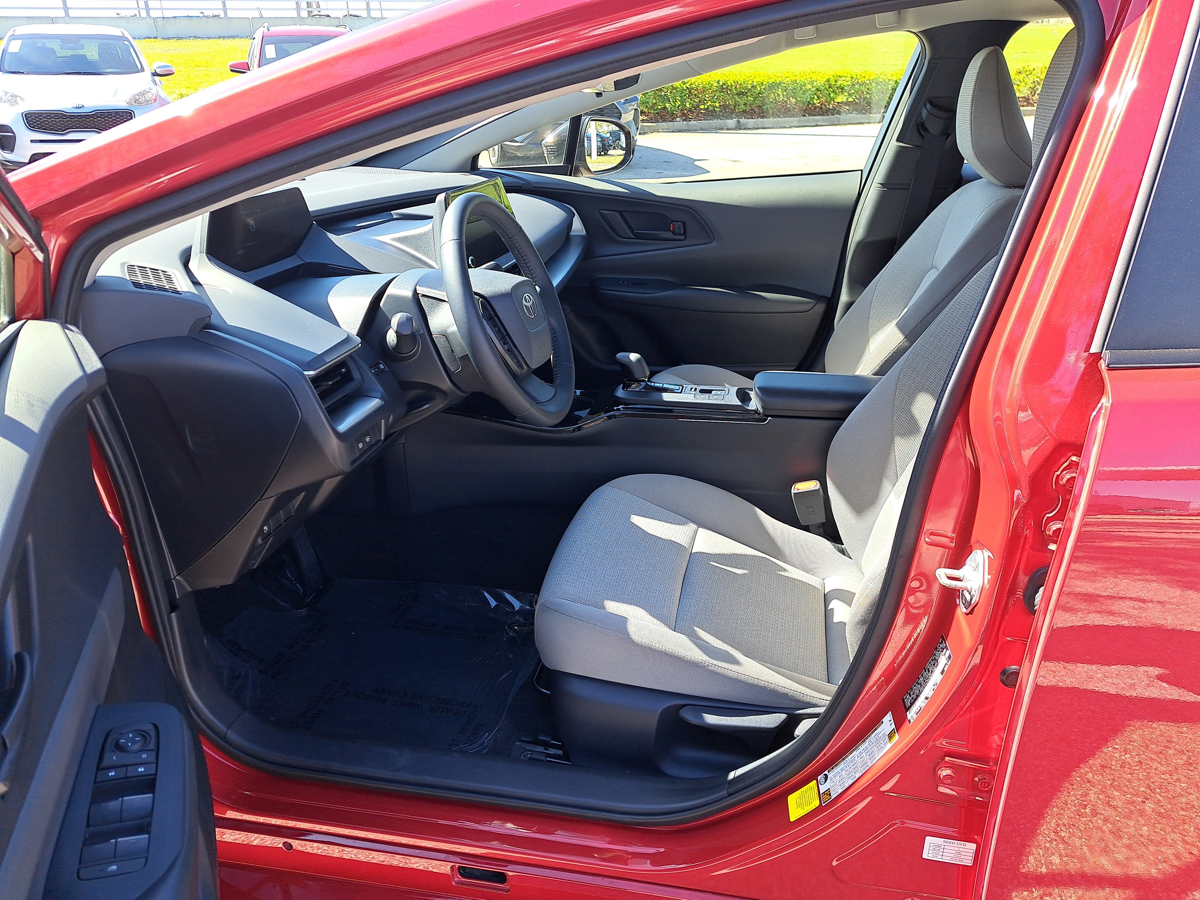 Used 2025 Toyota Prius LE FWD image 13