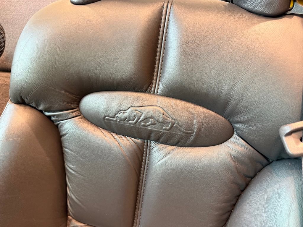 Used 2002 Chrysler Prowler RWD image 12