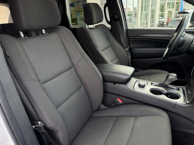 Used 2018 Jeep Grand Cherokee Laredo AWD/4WD image 11