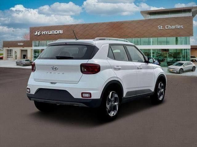 Used 2026 Hyundai Venue SEL FWD image 7