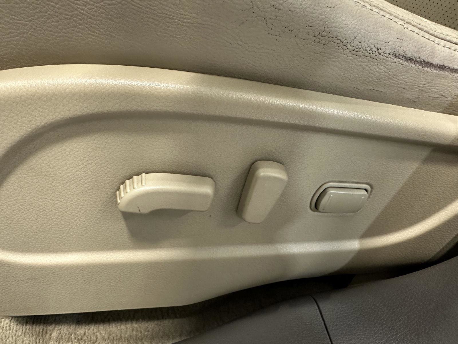 Used 2011 Nissan Murano LE w/ Navigation Pkg image 14