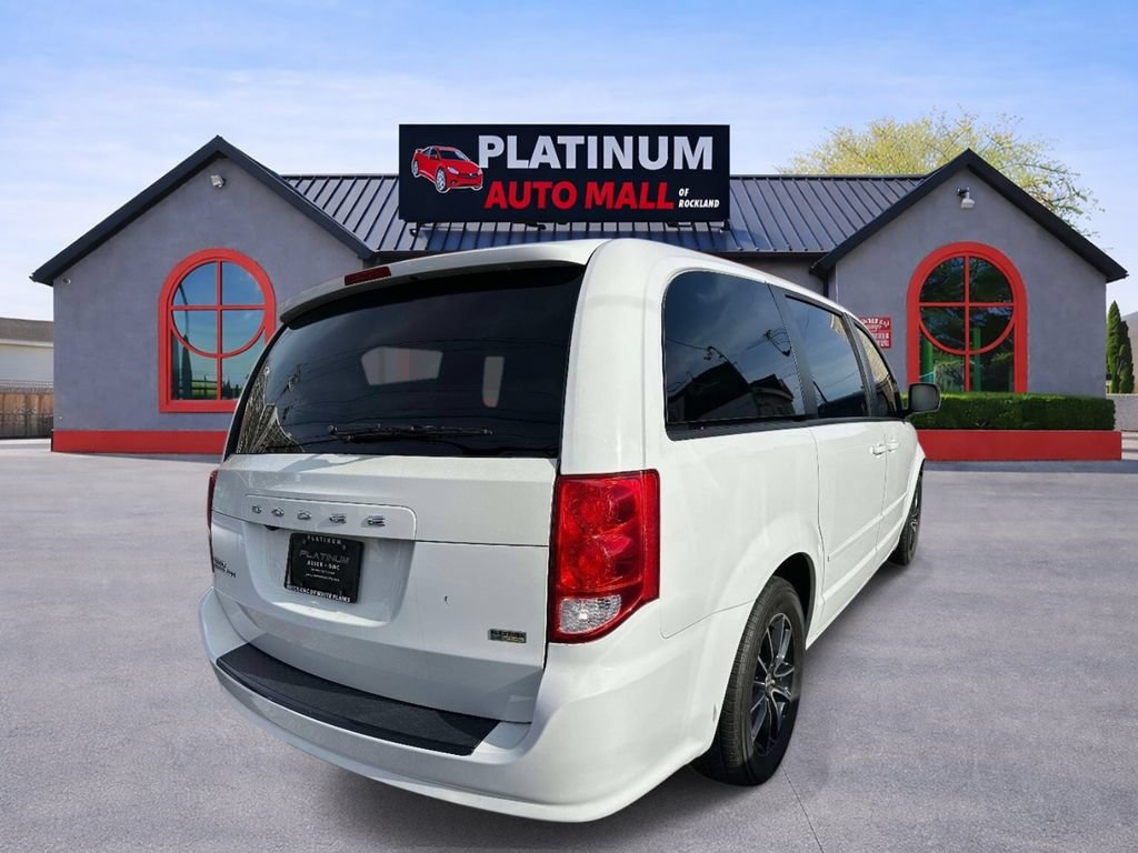 Used 2017 Dodge Grand Caravan SE FWD image 2