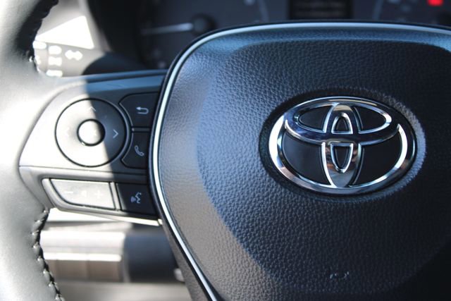 Used 2025 Toyota Corolla SE FWD image 19
