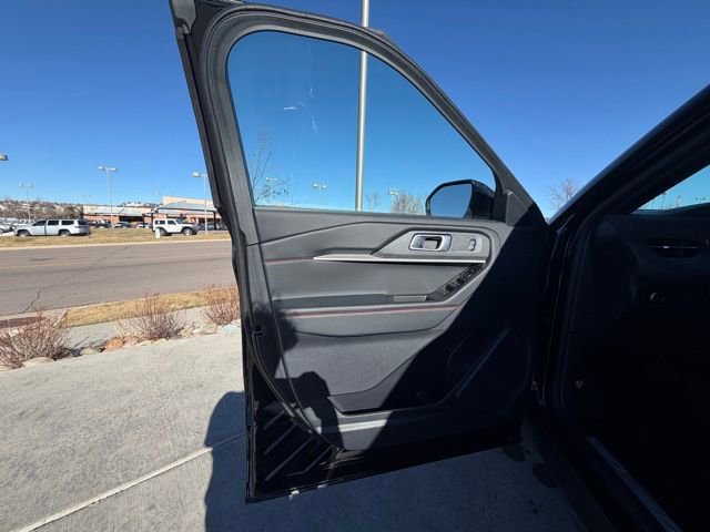 Used 2025 Ford Explorer ST-Line w/ ST-Line Street Pack image 10