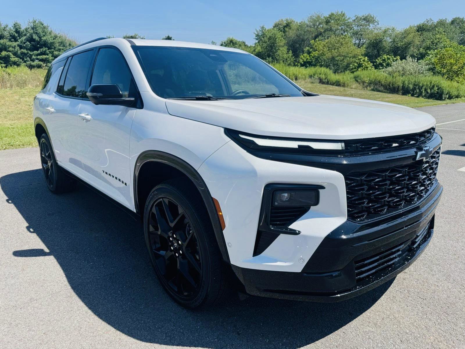 Used 2024 Chevrolet Traverse RS image 11
