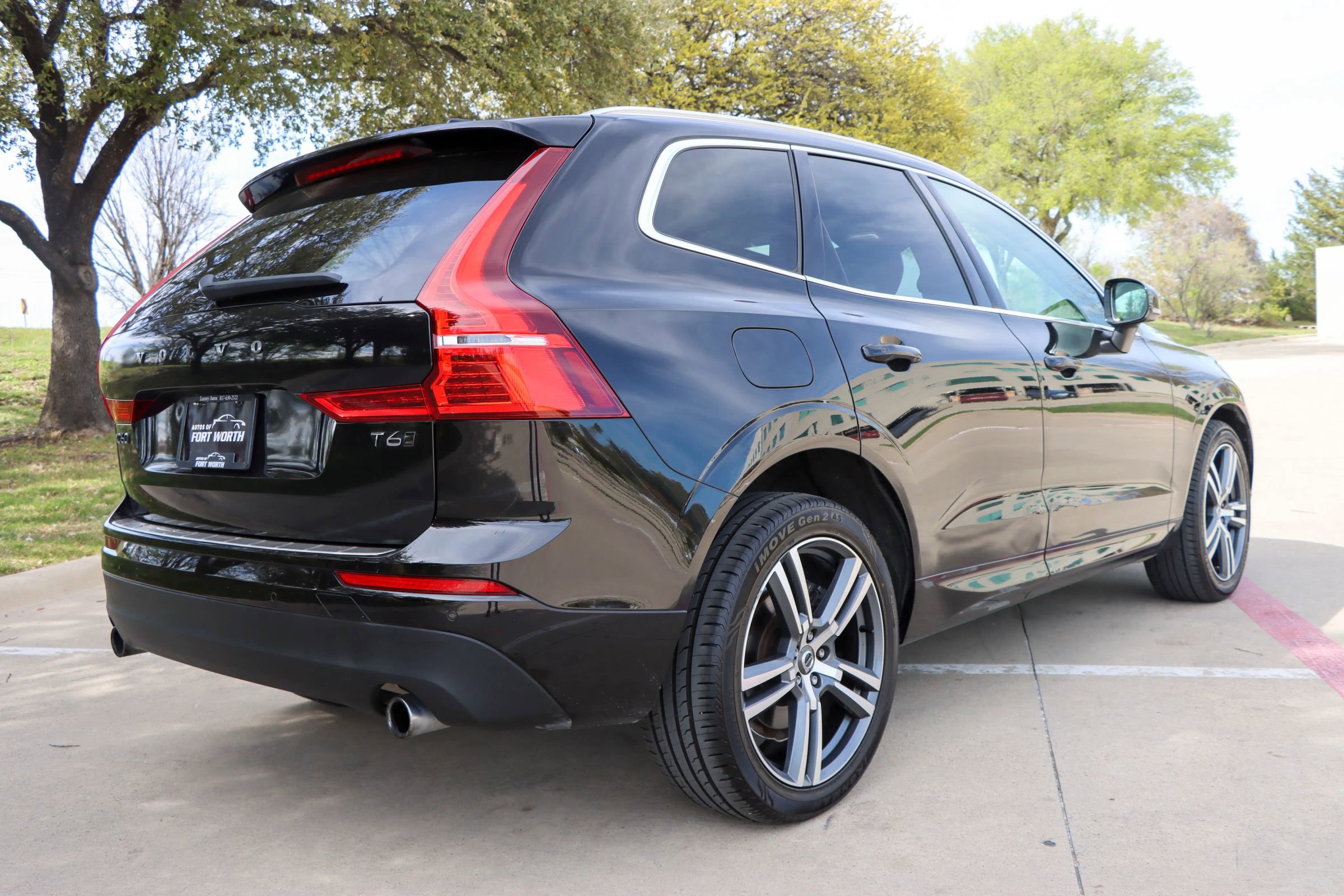 Used 2021 Volvo XC60 T6 Momentum w/ Premium Package AWD/4WD image 7