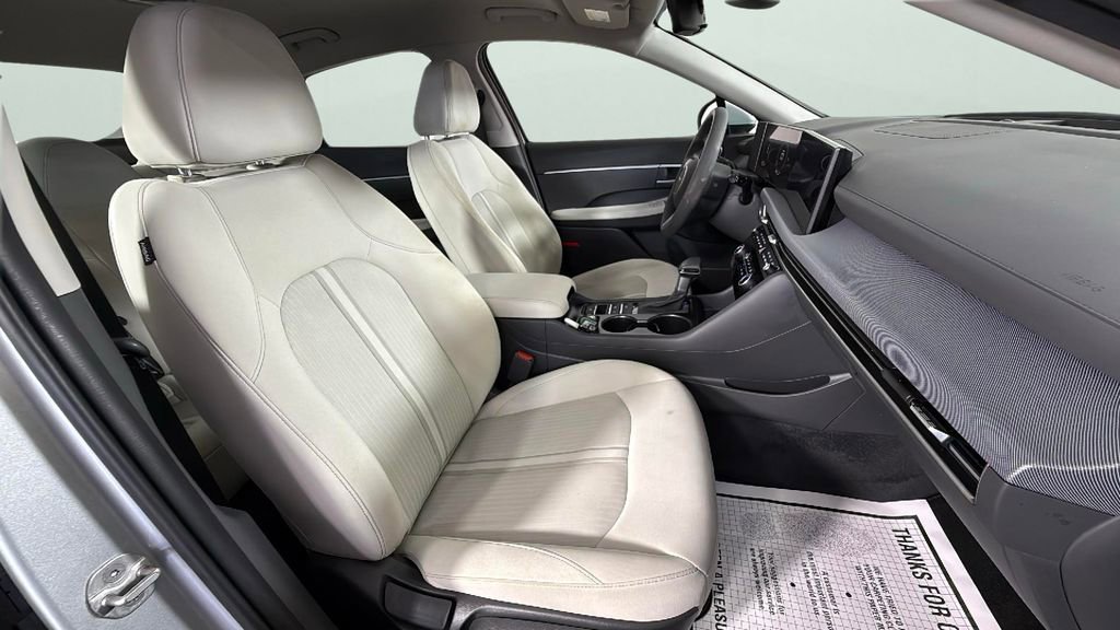 Used 2025 Hyundai Sonata SE image 30