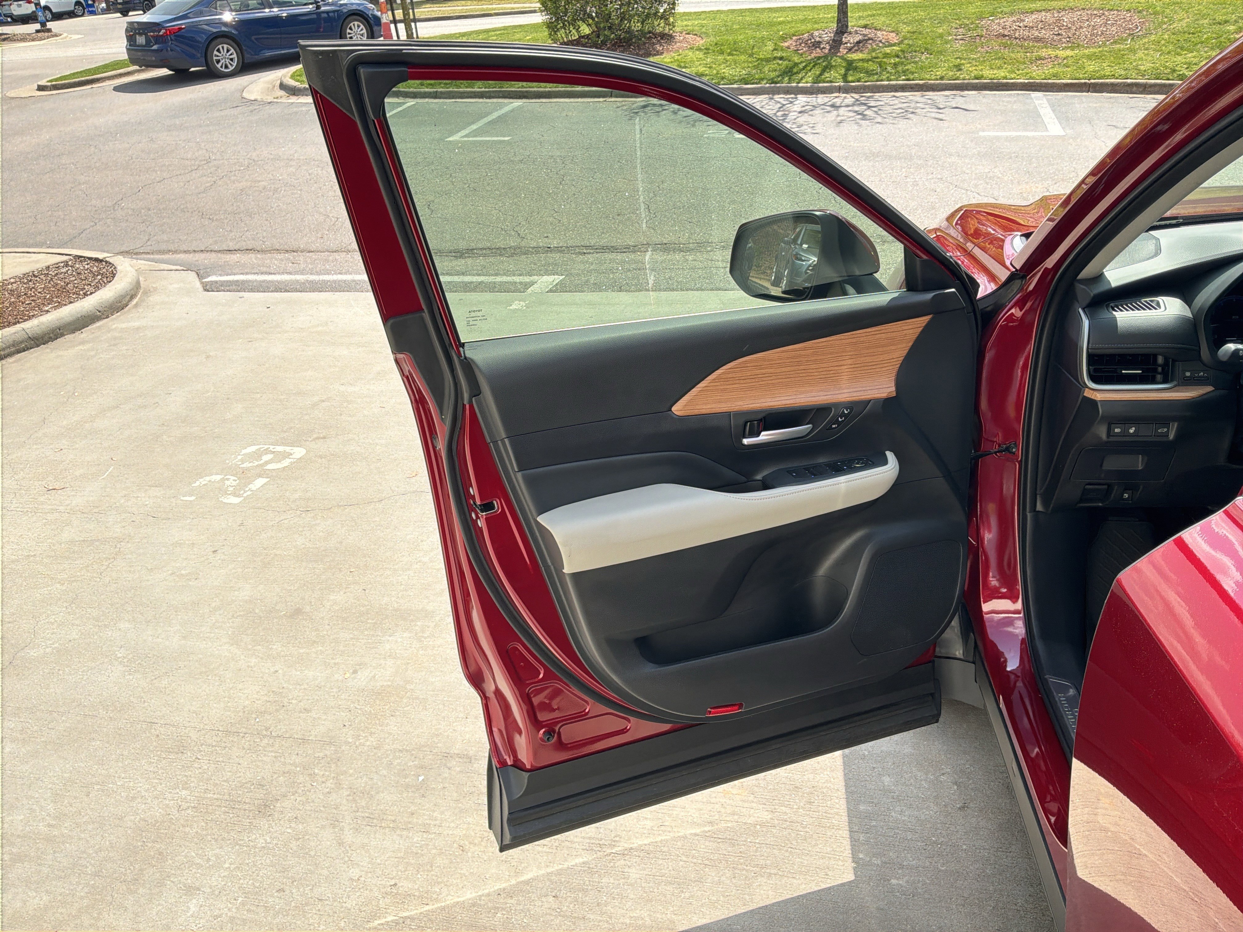 Used 2025 Toyota Grand Highlander FWD image 14