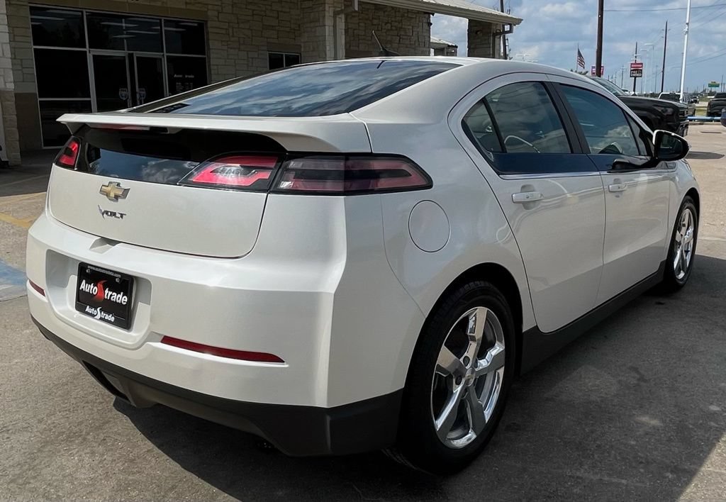 Used 2014 Chevrolet Volt Premium w/ Premium Trim Package FWD image 5