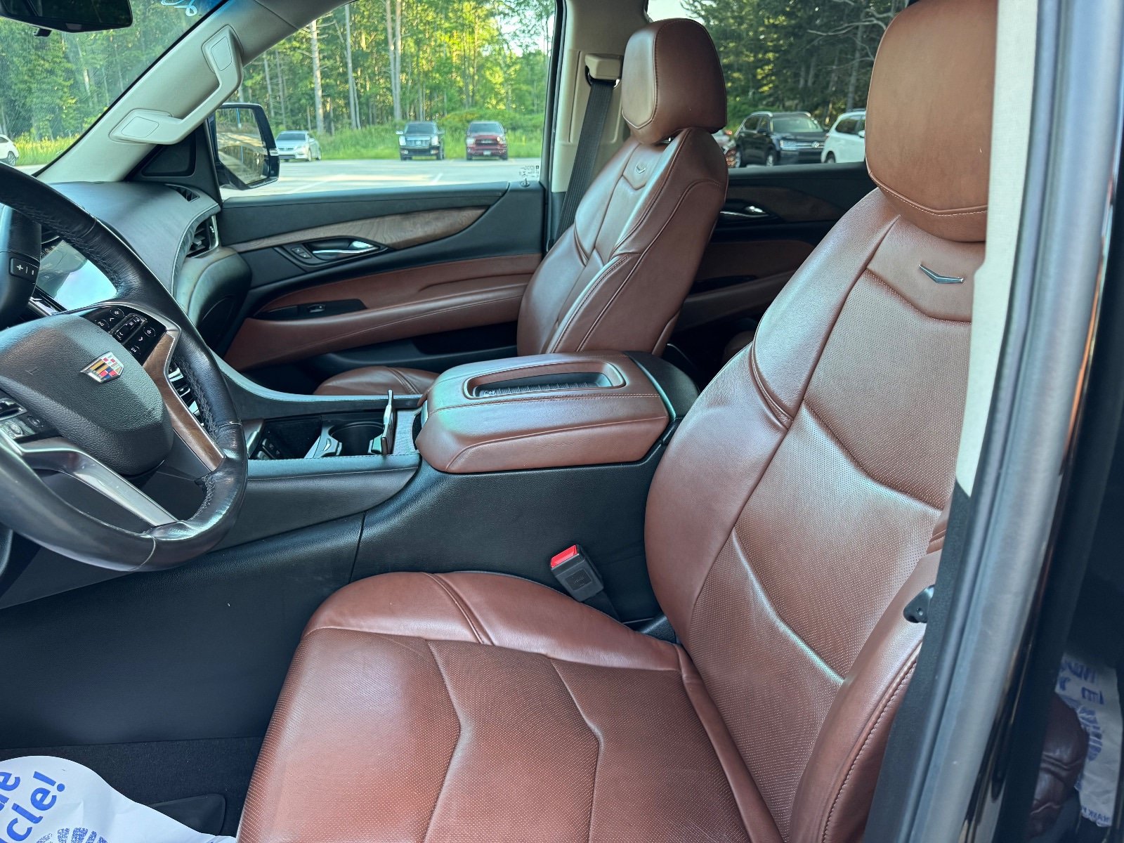 Used 2019 Cadillac Escalade ESV Luxury AWD/4WD image 12