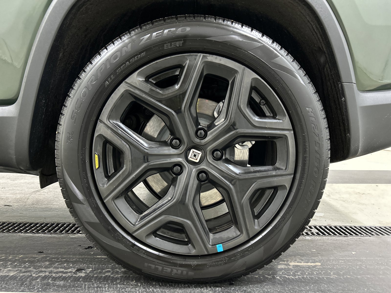 Used 2023 Rivian R1S Adventure image 10