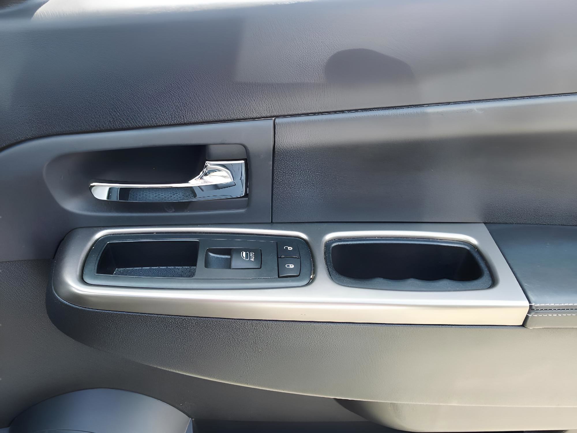 Used 2012 Jeep Liberty Limited Jet w/ Chrome Accents Group image 13