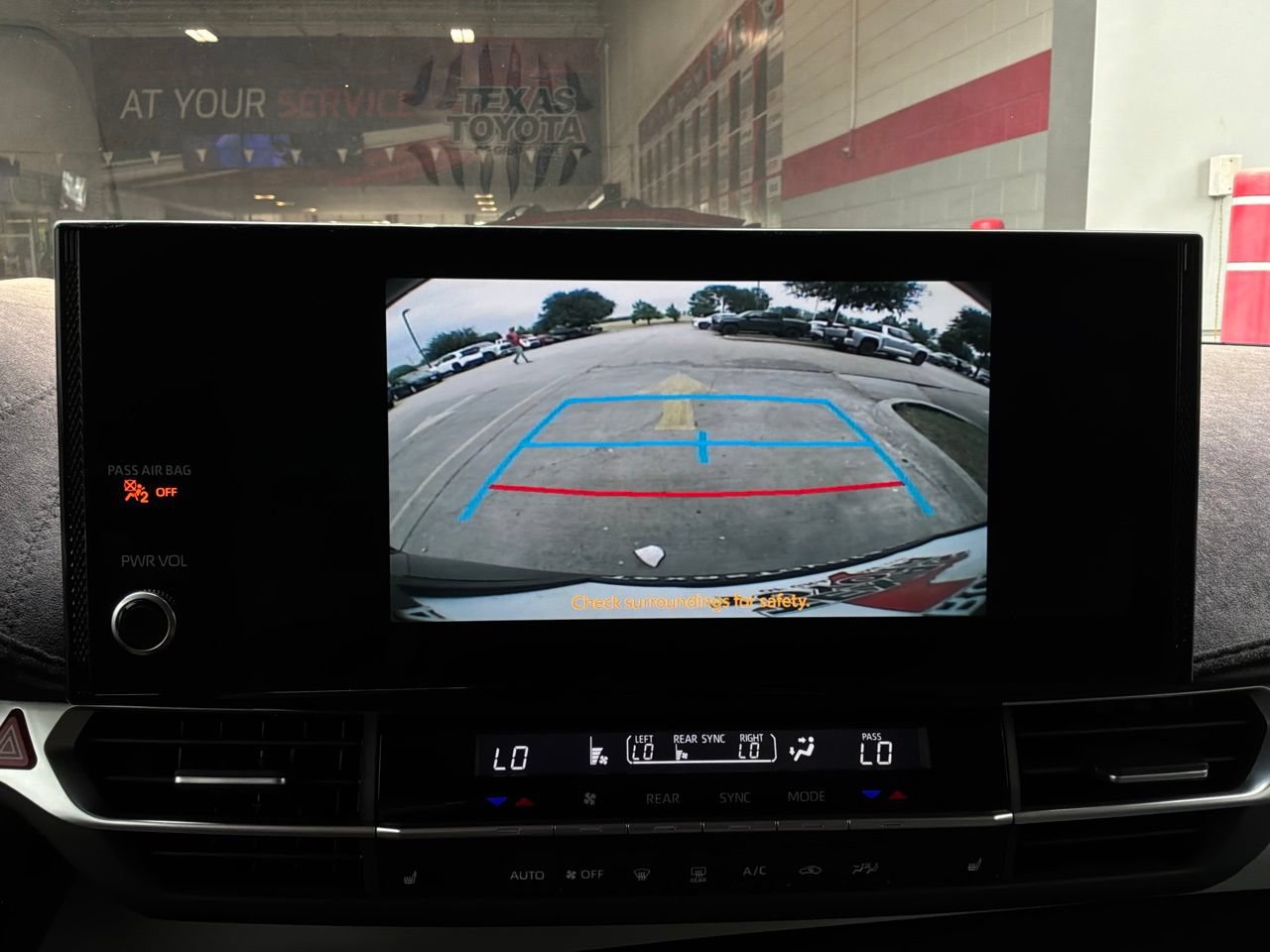 Used 2025 Toyota Sienna XLE FWD image 34