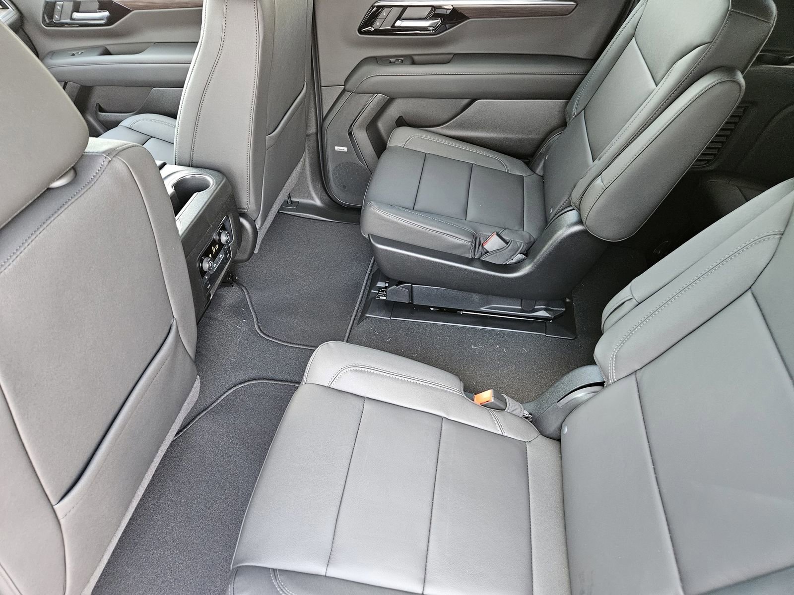 New 2026 Chevrolet Suburban Z71 image 29