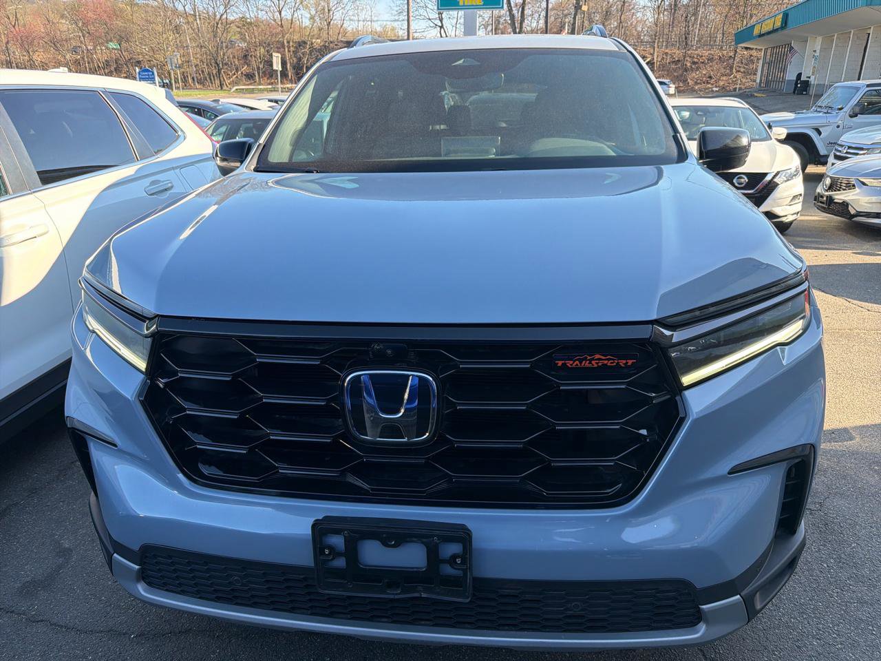 Used 2025 Honda Pilot TrailSport image 2