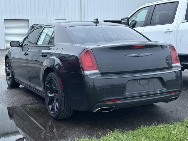 Used 2022 Chrysler 300 Touring w/ Sport Appearance Package image 7