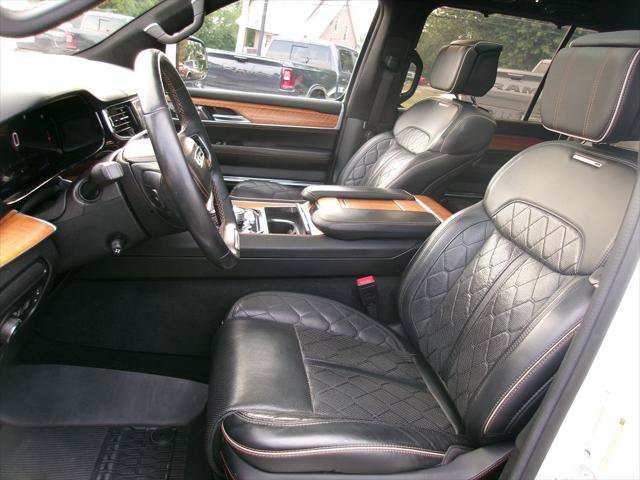 Certified 2022 Jeep Grand Wagoneer Series III w/ HD Trailer Tow Package AWD/4WD image 7