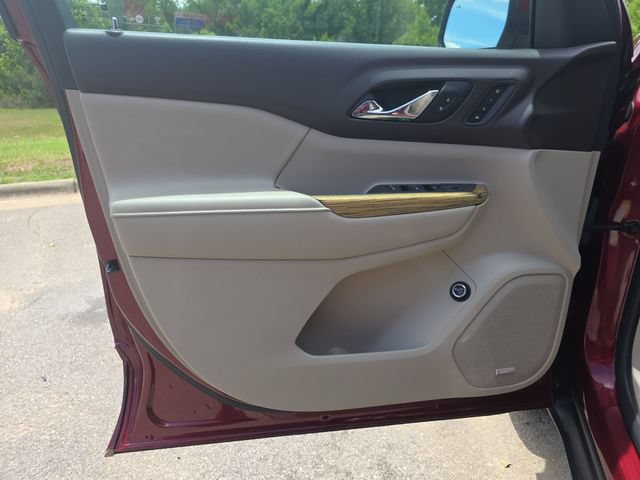 Used 2018 GMC Acadia Denali w/ Technology Package FWD image 29