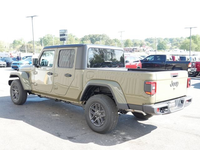 Used 2025 Jeep Gladiator Sport AWD/4WD image 6