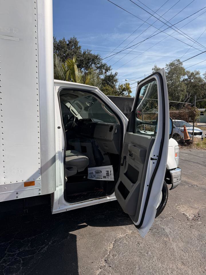 Used 2015 Ford E-350 and Econoline 350 Super Duty image 19