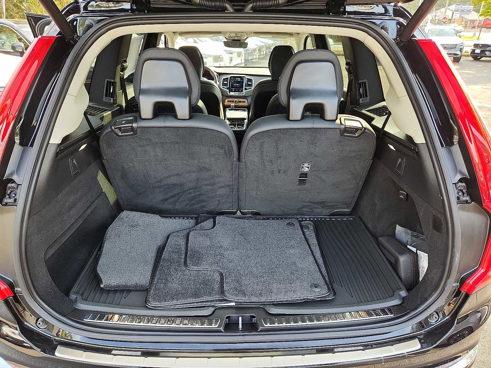 Certified 2024 Volvo XC90 B6 Plus w/ Protection Package Premier image 27