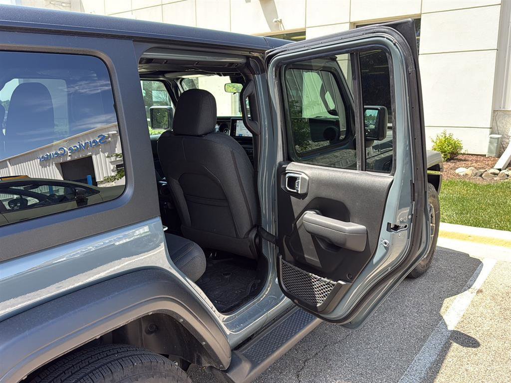 Used 2024 Jeep Wrangler Unlimited Sport AWD/4WD image 17