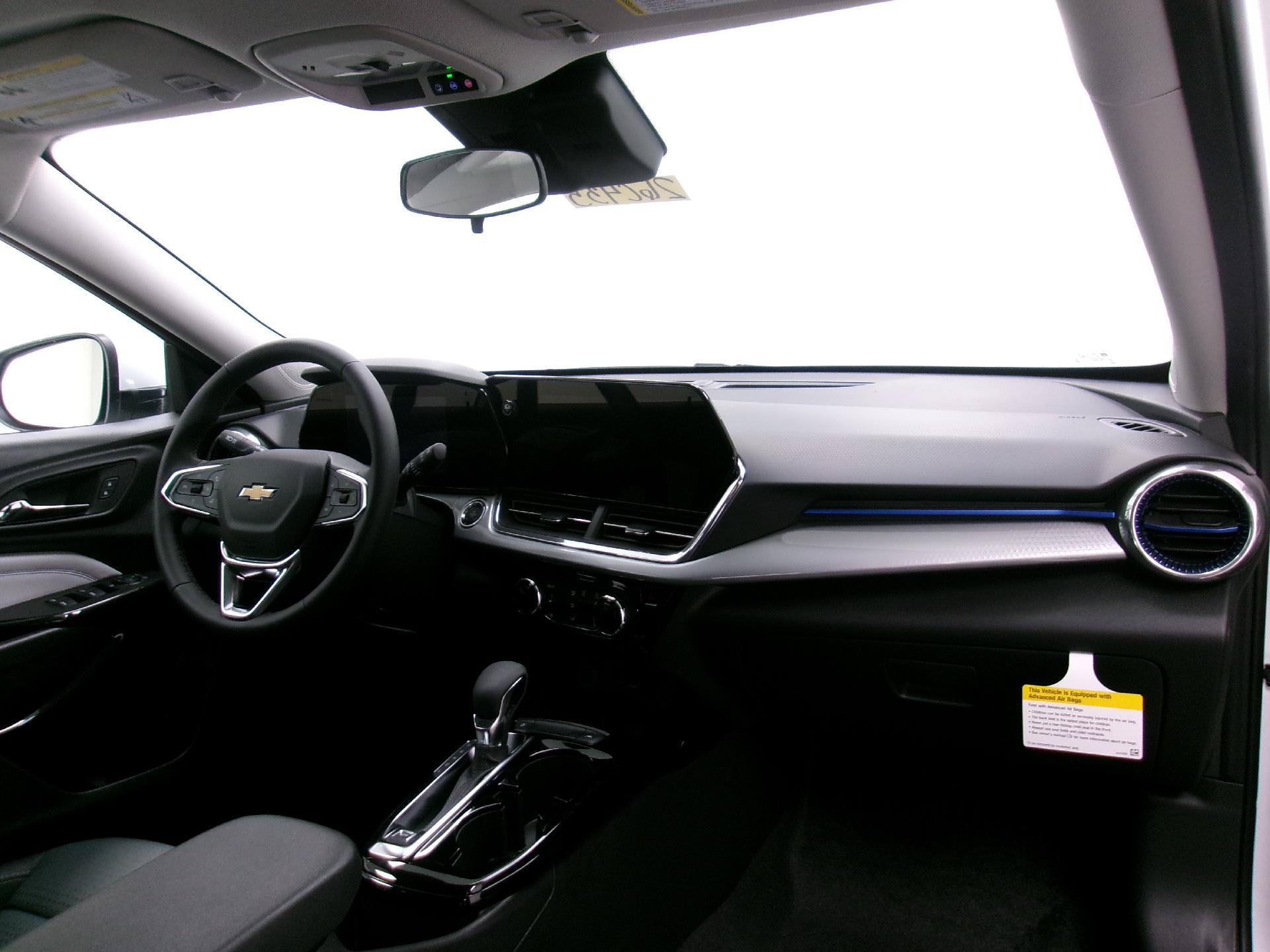 New 2026 Chevrolet Trax LT w/ LT Convenience Package FWD image 3