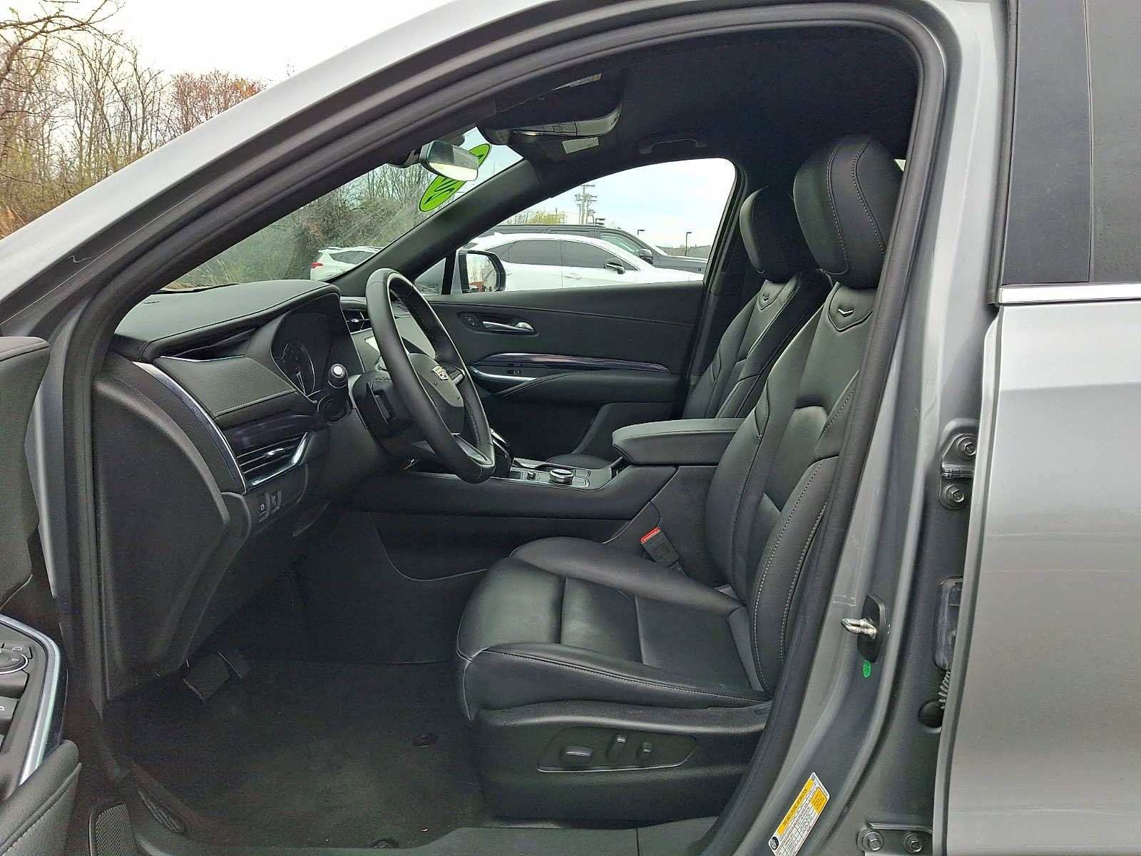 Used 2023 Cadillac XT4 Luxury w/ Cold Weather Package image 14