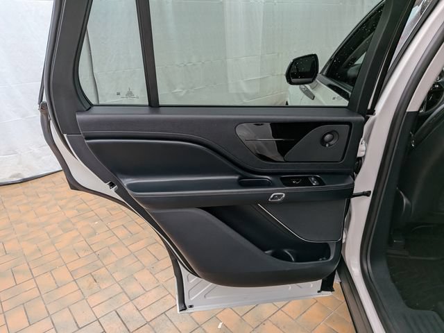 Certified 2026 Lincoln Aviator Reserve w/ Jet Appearance Package AWD/4WD image 22