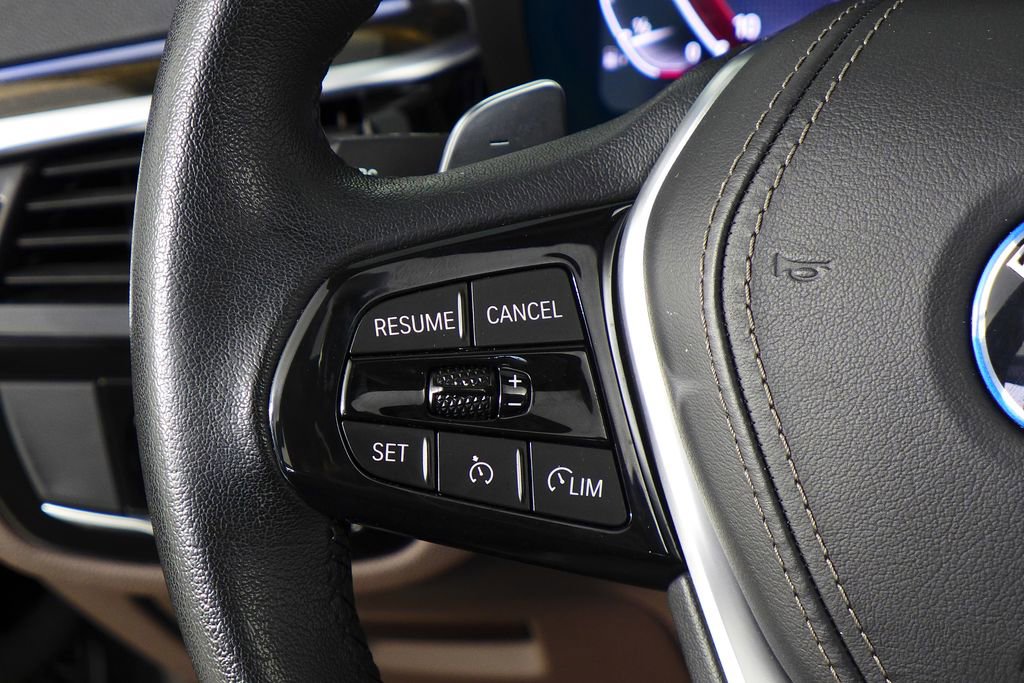 Certified 2023 BMW 530e w/ Premium Package image 28