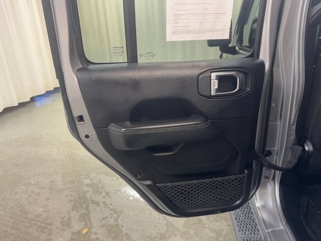 Used 2018 Jeep Wrangler Unlimited Sahara AWD/4WD image 29