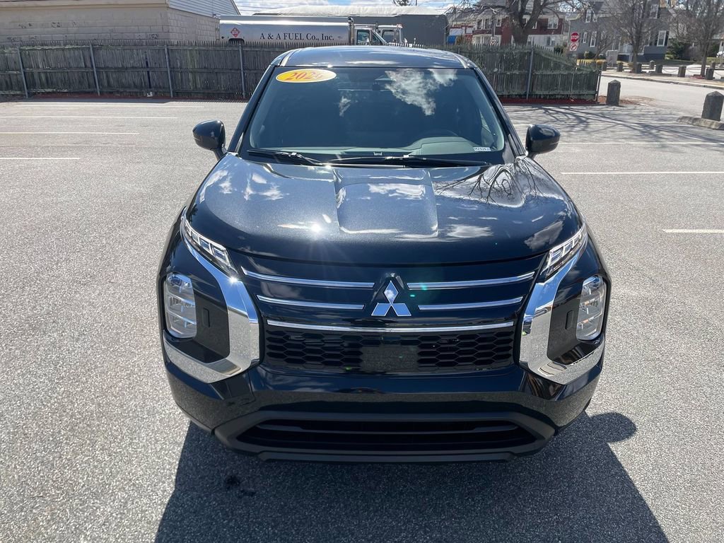 New 2026 Mitsubishi Outlander ES image 3