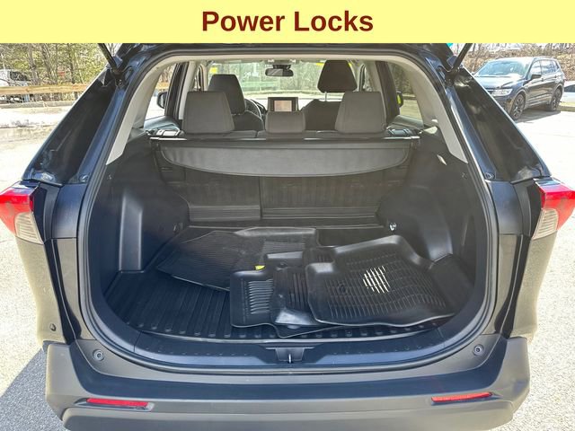 Used 2022 Toyota RAV4 LE image 12