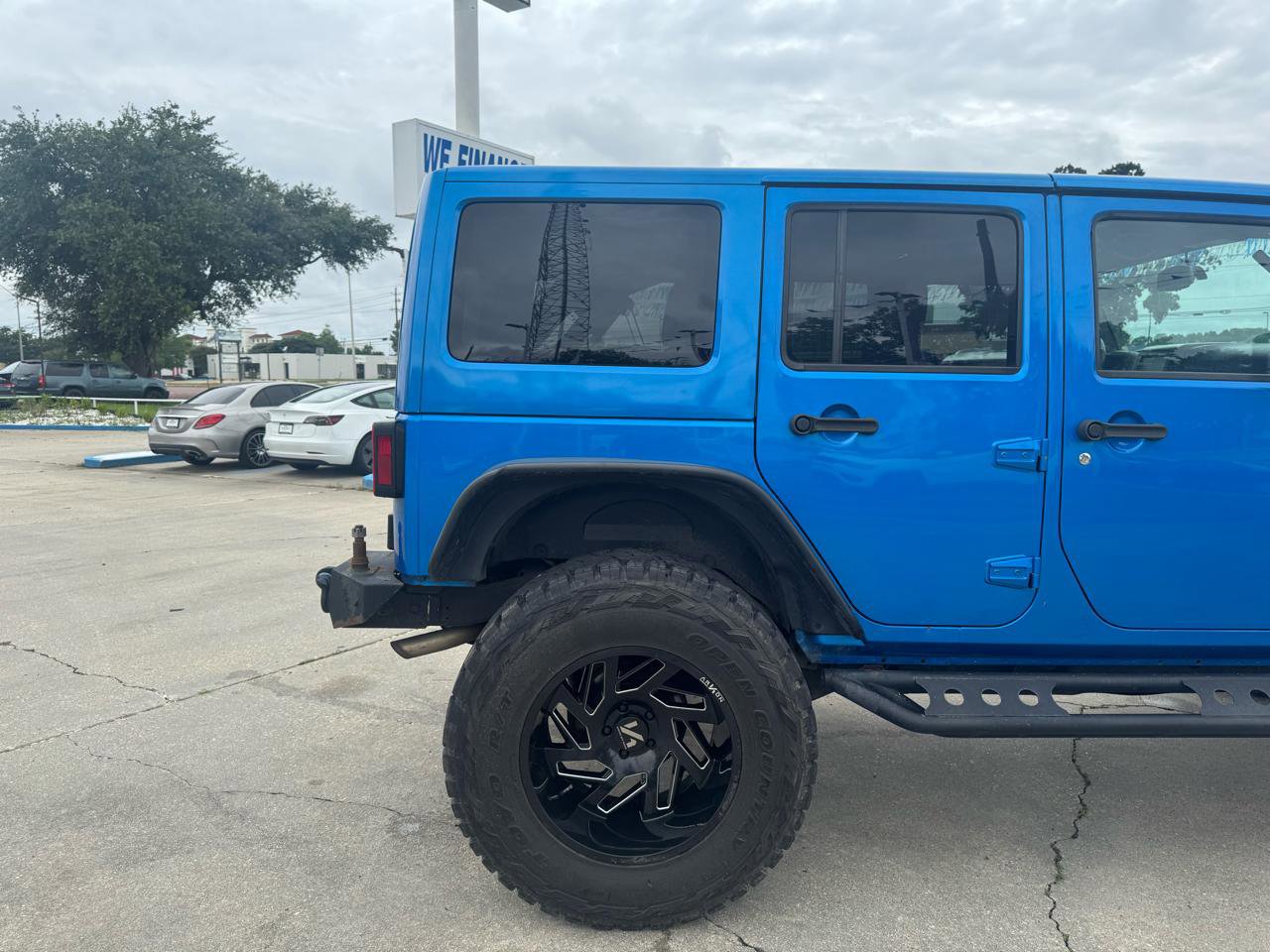 Used 2015 Jeep Wrangler Unlimited Sahara w/ Connectivity Group AWD/4WD image 26