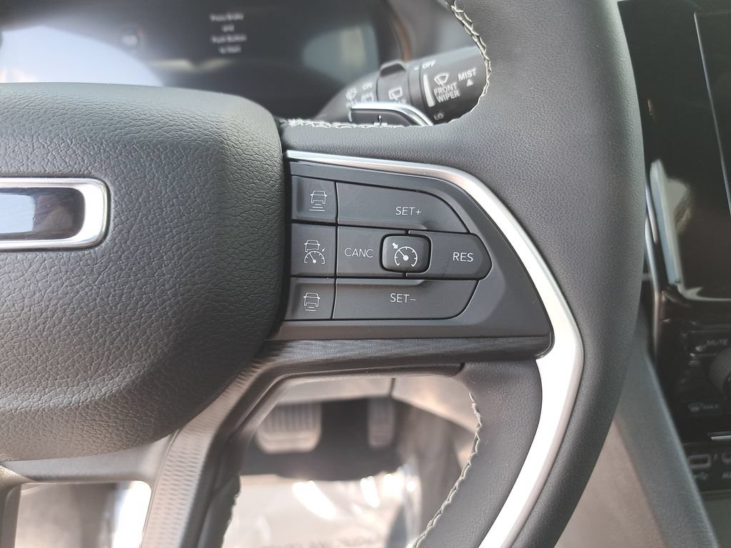 Certified 2023 Jeep Grand Cherokee Altitude AWD/4WD image 19
