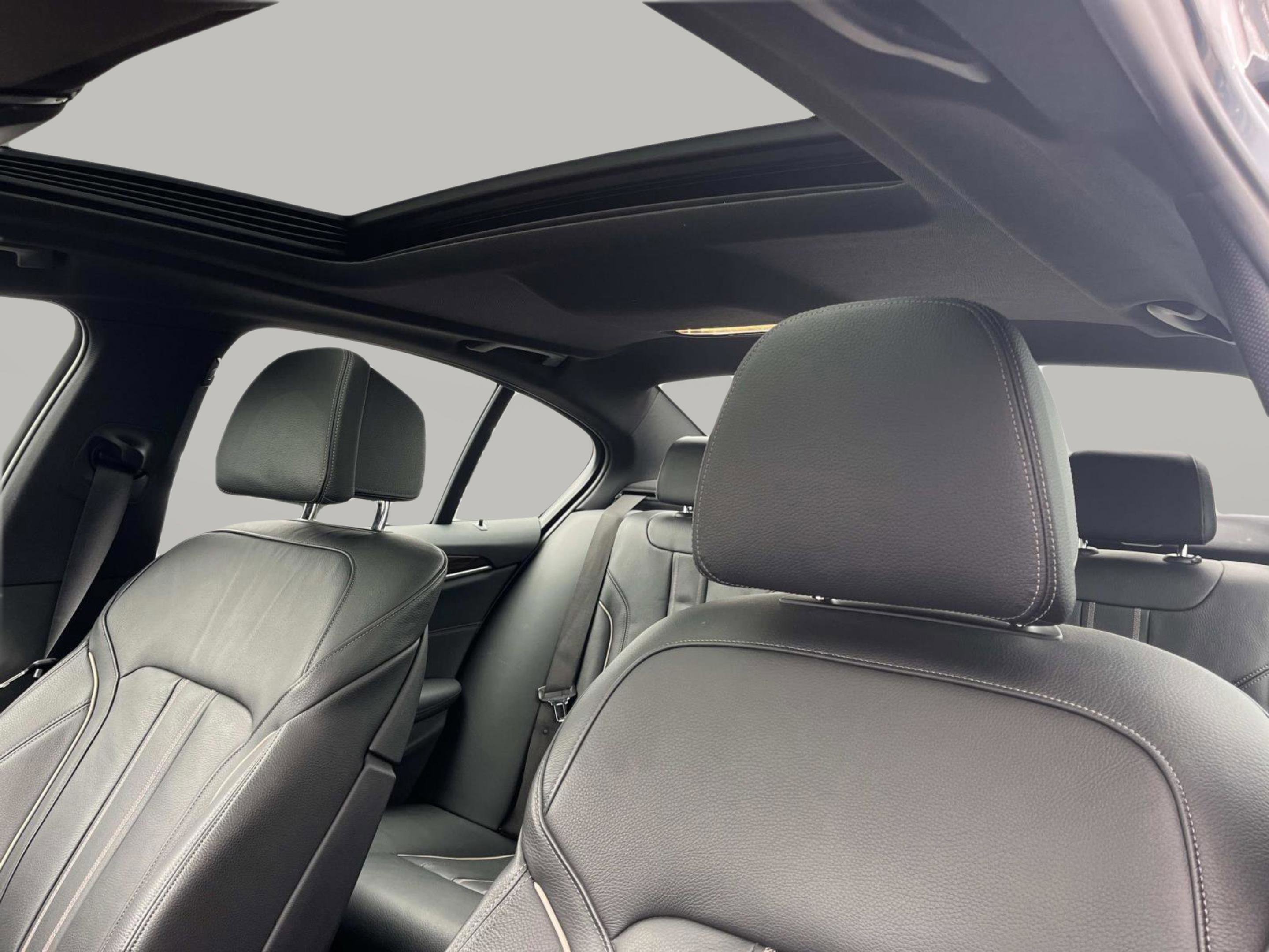 Used 2019 BMW 530i xDrive image 31