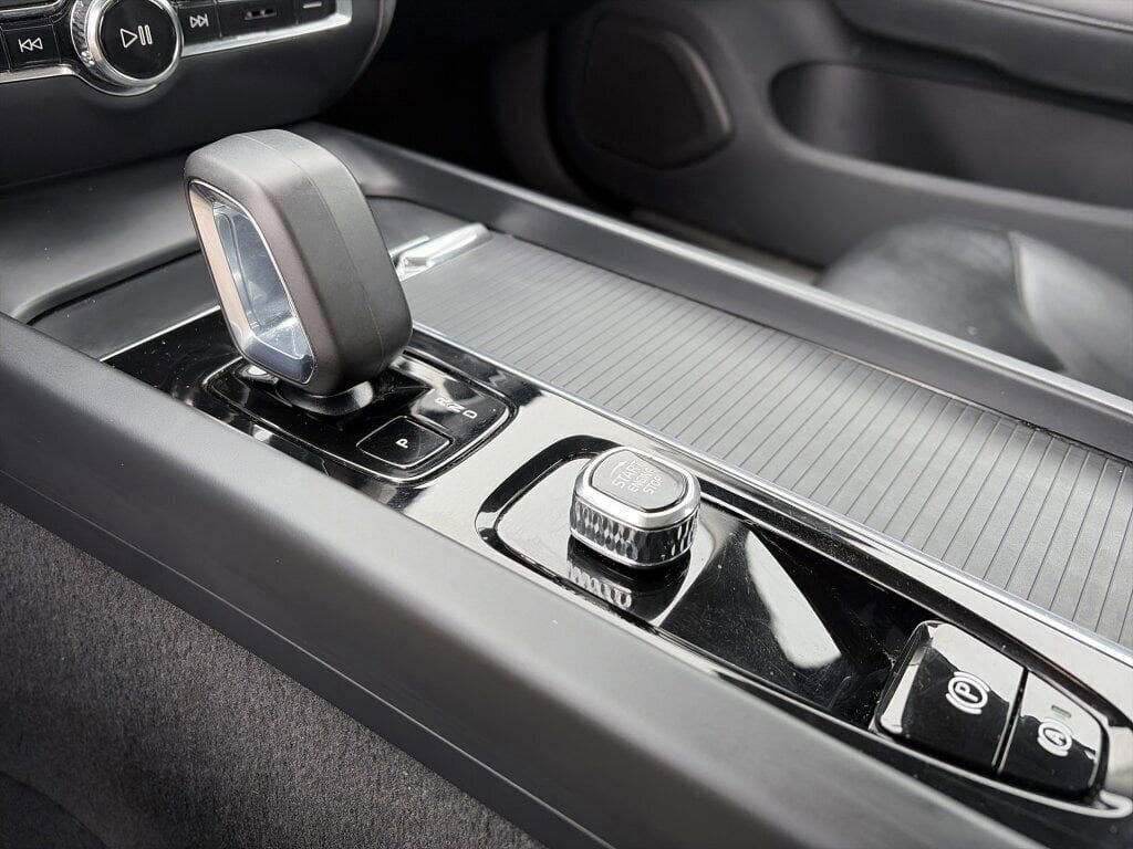 Used 2024 Volvo S60 B5 Core image 16