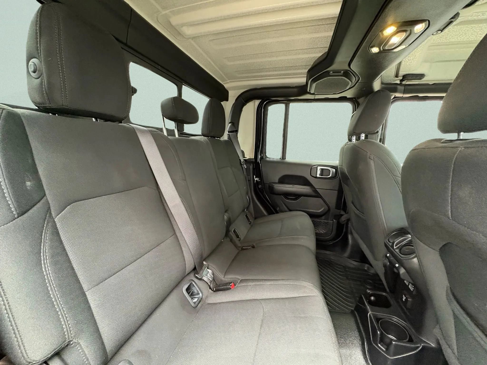 Used 2020 Jeep Gladiator Overland image 14