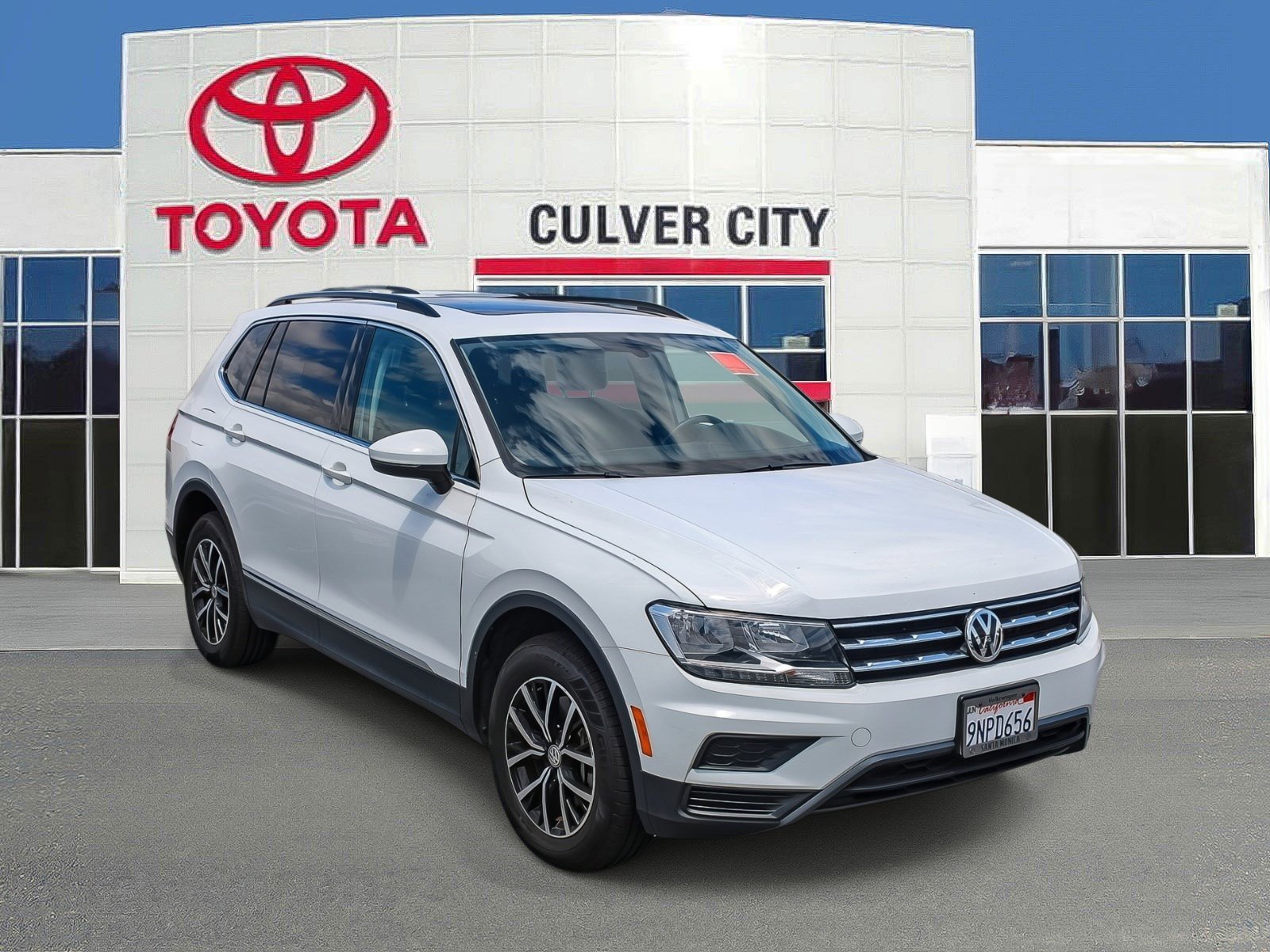 Used 2021 Volkswagen Tiguan SE w/ Panoramic Sunroof Package AWD/4WD image 1