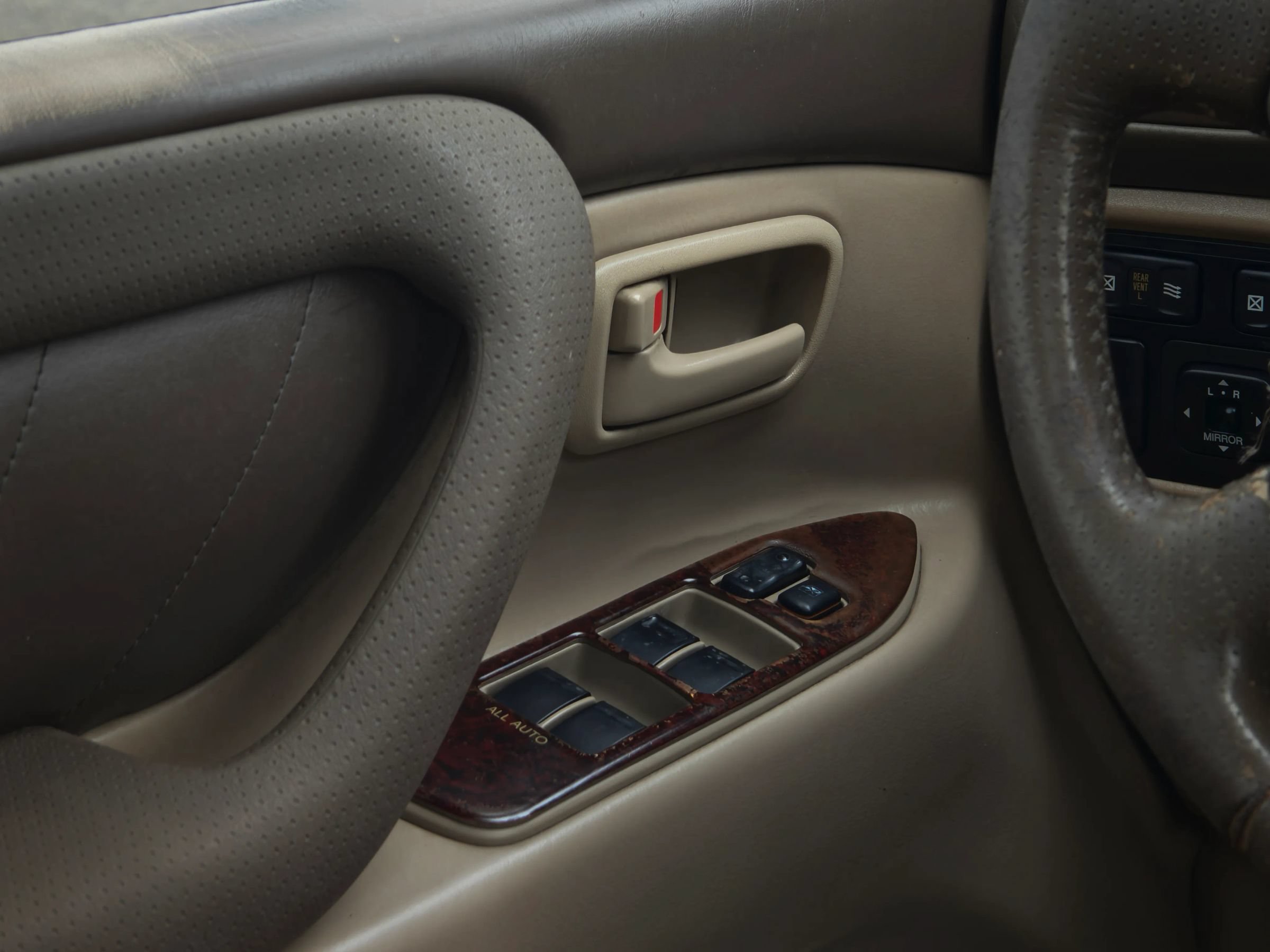 Used 2002 Toyota Land Cruiser AWD/4WD image 19