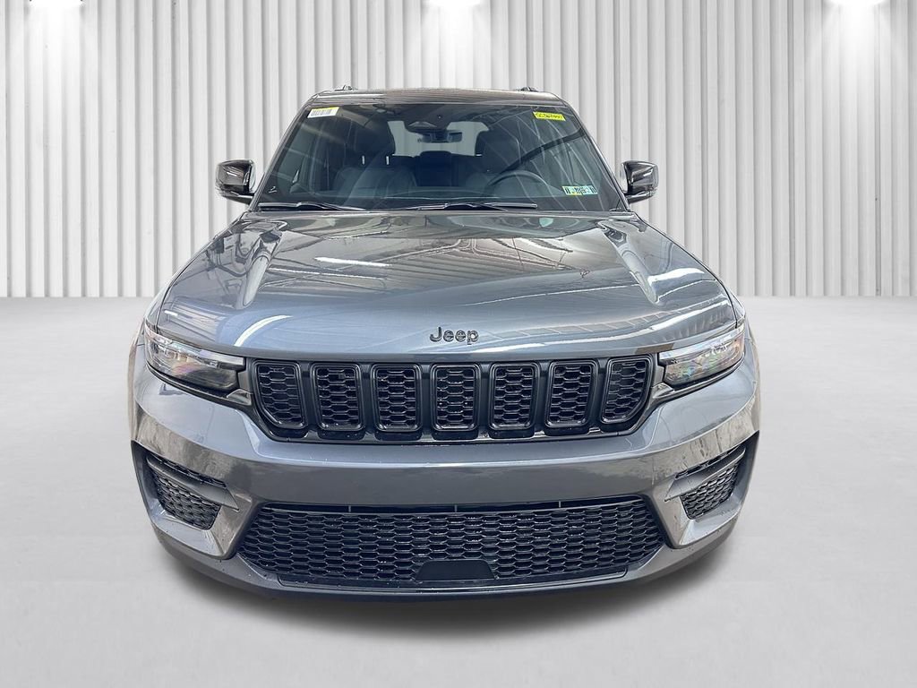 New 2025 Jeep Grand Cherokee Laredo image 11