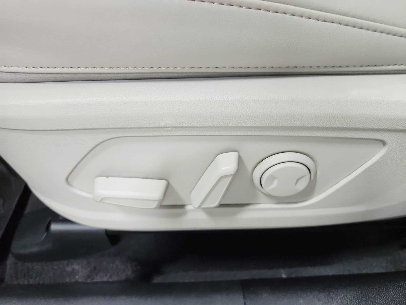 Used 2025 Kia Sorento S w/ Panoramic Sunroof Package FWD image 21