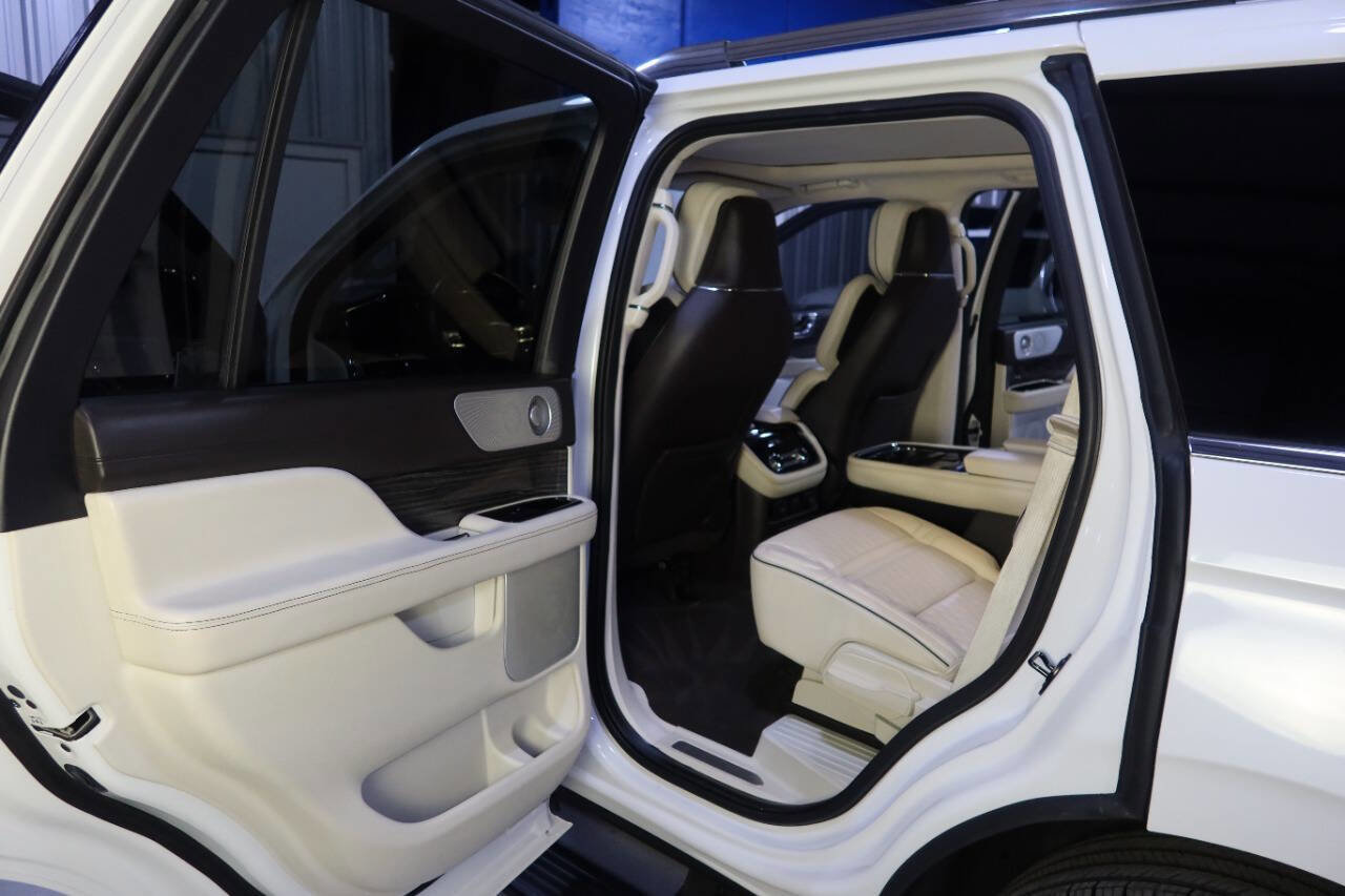 Used 2020 Lincoln Navigator Black Label w/ Cargo Convenience Package image 18
