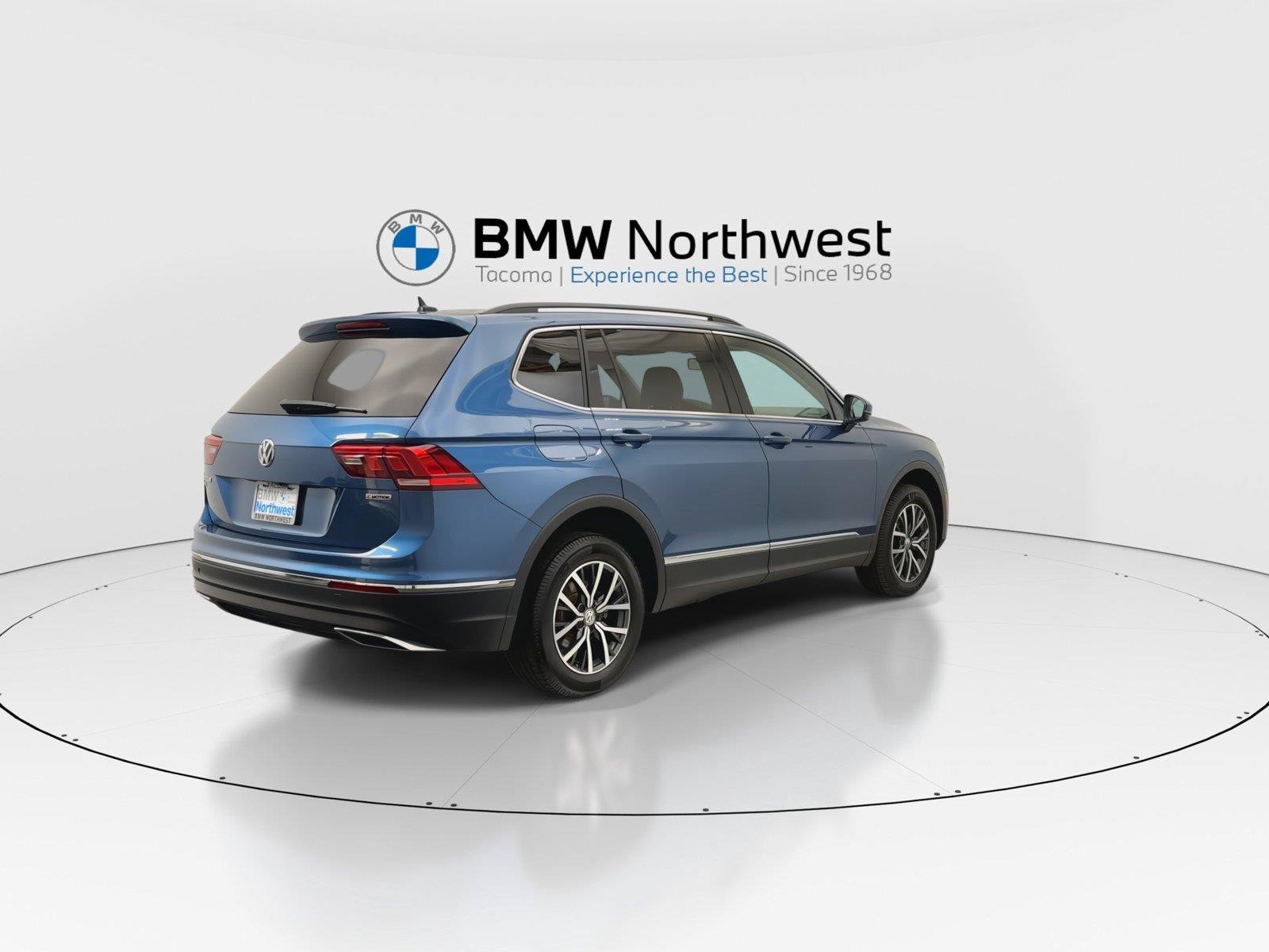 Used 2020 Volkswagen Tiguan SE w/ Panoramic Sunroof Package AWD/4WD image 3