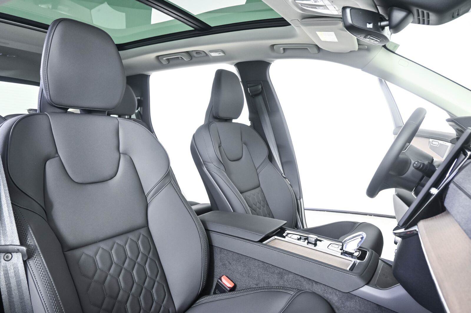 New 2026 Volvo XC90 B6 Plus w/ Protection Package Premier AWD/4WD image 23