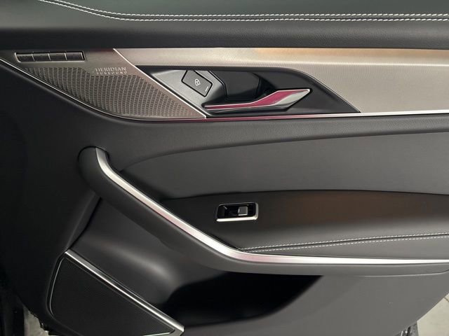 Used 2026 Jaguar F-PACE R-Dynamic S image 34