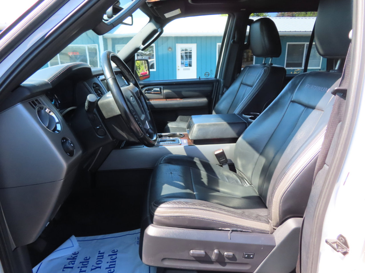 Used 2016 Ford Expedition Platinum image 26