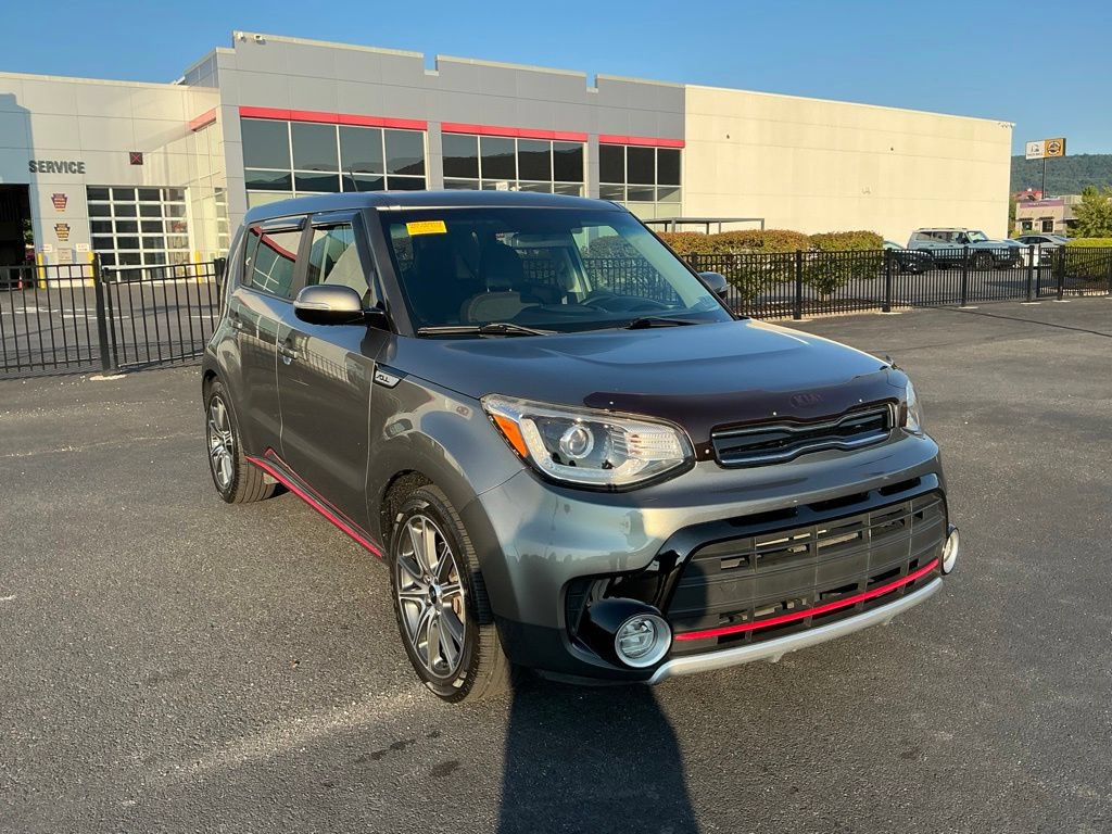 Used 2017 Kia Soul ! w/ Tech Package FWD image 3