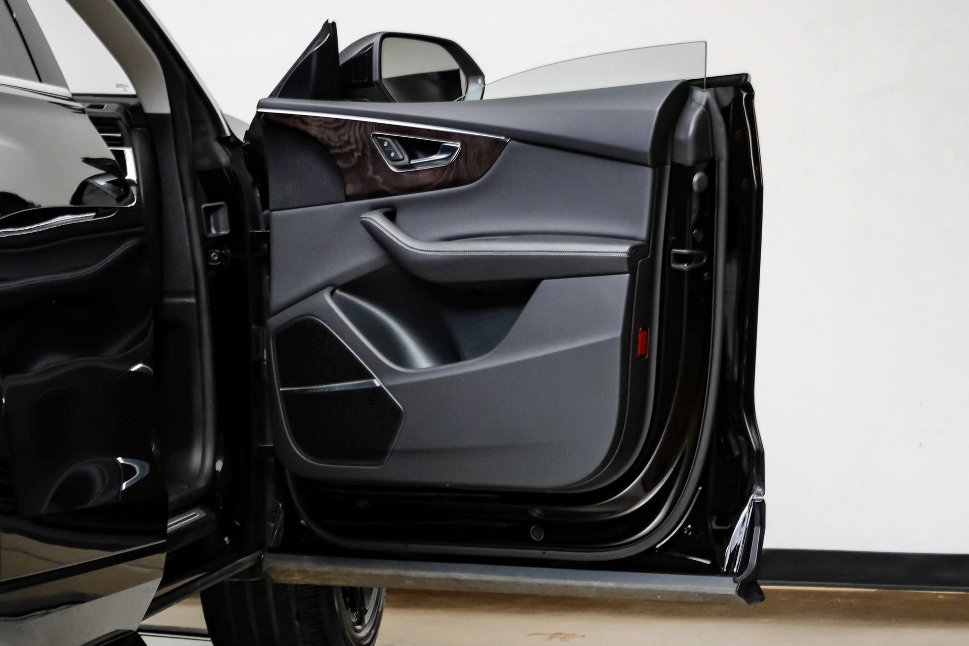 Used 2023 Audi Q8 Premium Plus w/ Premium Plus Package image 47