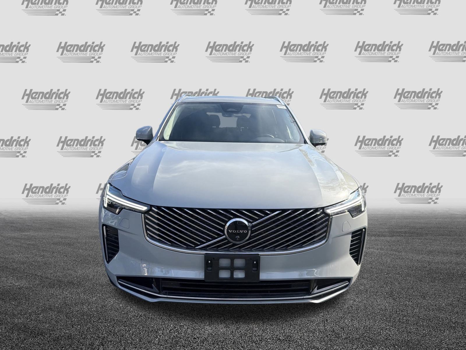 Certified 2025 Volvo XC90 B6 Plus image 3